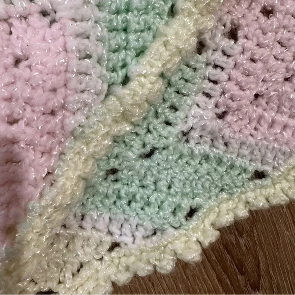 Beautiful Knit Patterned with Pink, Yellow & Mint with Silver Baby Blanket GUC - Picture 6 of 7